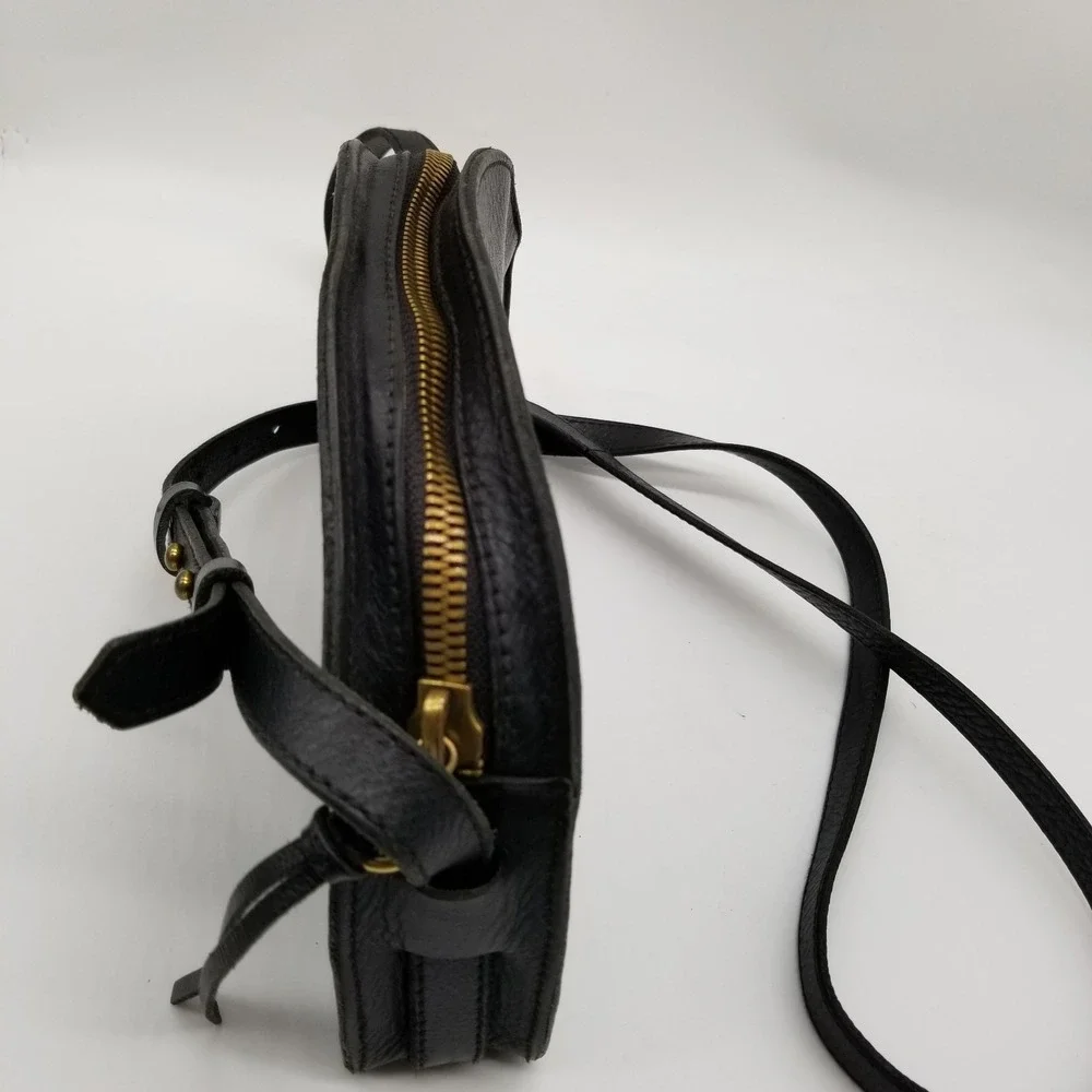 Madewell The Simple‎ Half-Moon Crossbody Bag Black Leather Small Zip